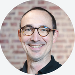 Eric-fond-gris-speaker.png